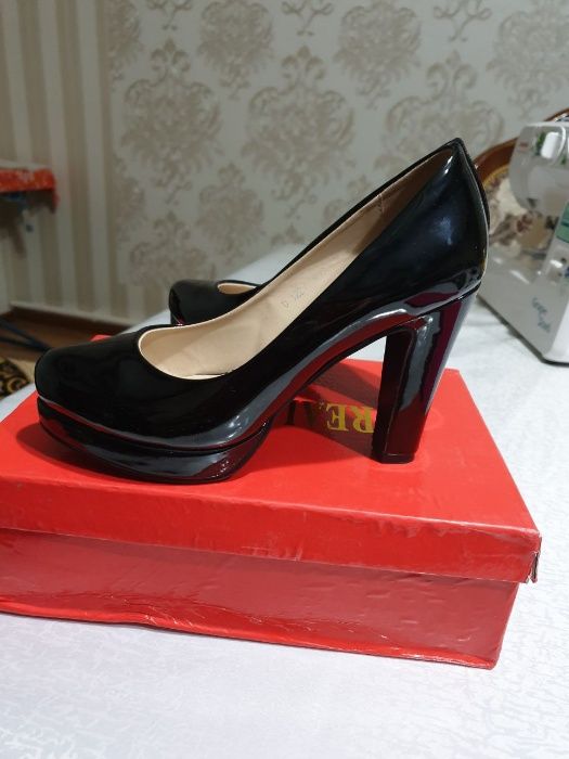 Туфли чёрные с удобным каблуком