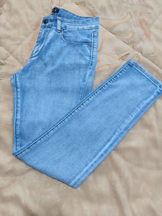 Женские джинсы в отличном состоянии