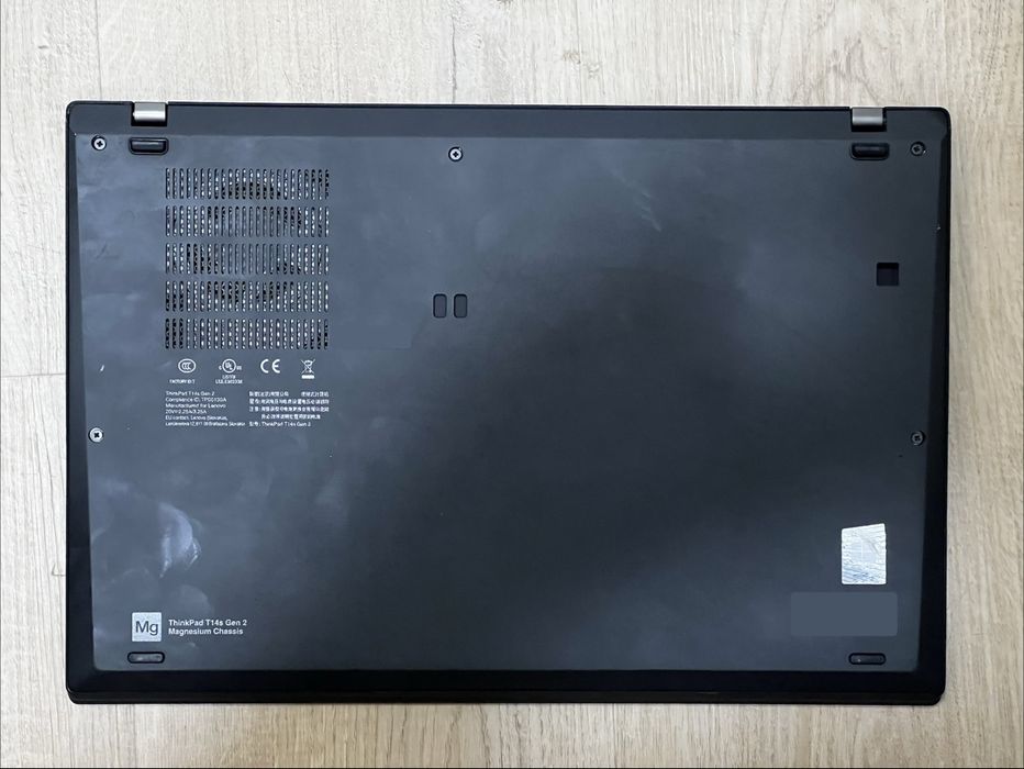 Продавам лаптоп Lenovo ThinkPad T14s Gen 2