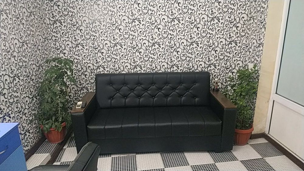 Кожаный диван для офиса и салон красоты
