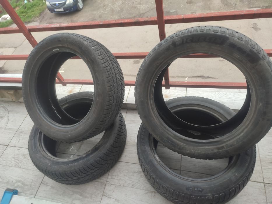Vând un set de patru cauciucuri de iarnă