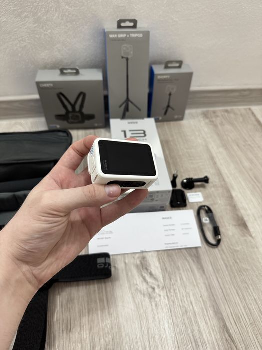GoPro Hero 13 Black / Limited Edition Polar White / + accesorii GoPro.