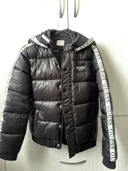 Зимно яке на Guess