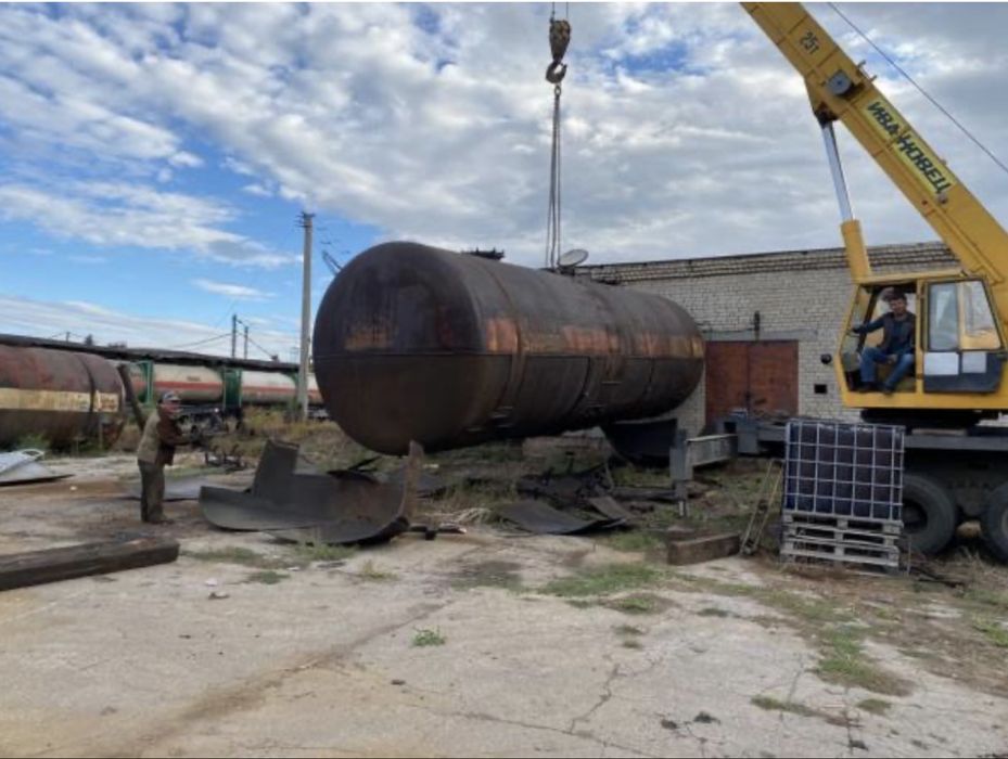 Резервуары, емкости и жд цистерны.