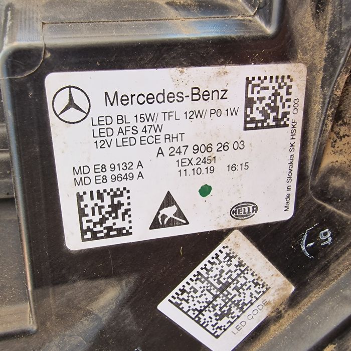 Mercedes Benz B klasse 247 десен фар