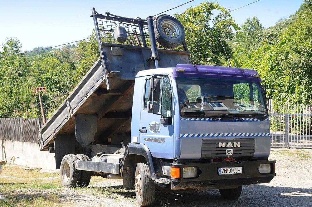 Camion Basculabil MAN 8.145 anul 2004 4.6D 140 CP bena 3.80 7.5 tone cat. C, inmatriculat ofer fiscal