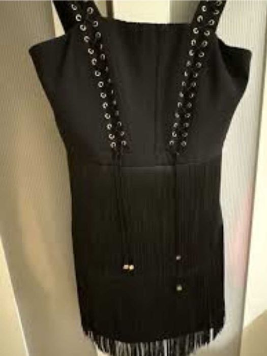 Черна рокля с ресни