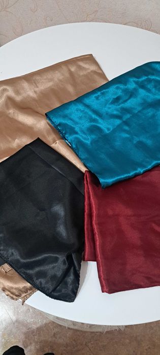 Платки 4 шт атласгые продам  все за 1 к