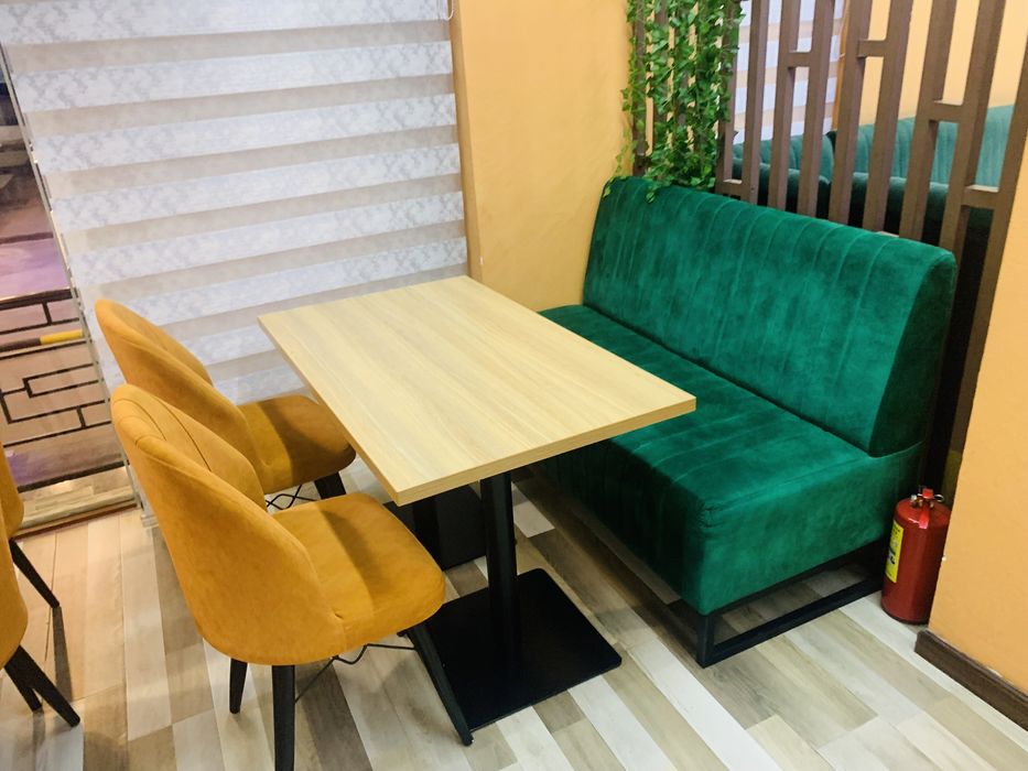 диван. диван в кафе. диваны