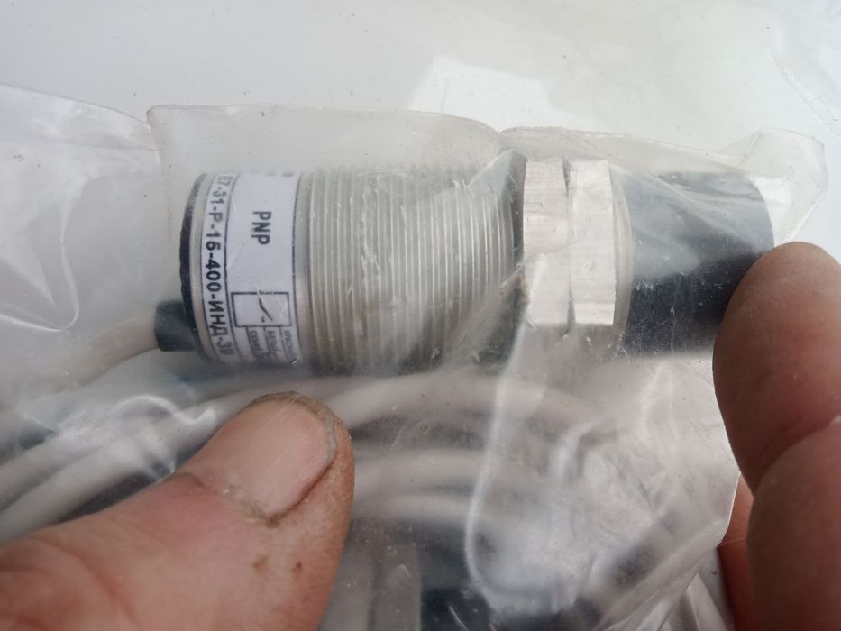 Продаётся Индуктивный датчик расстоянияя