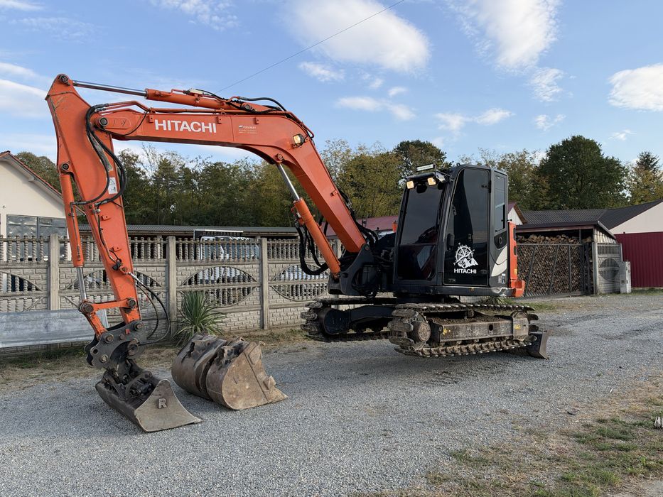 Excavator Hitachi Zaxis 85 CLIMĂ