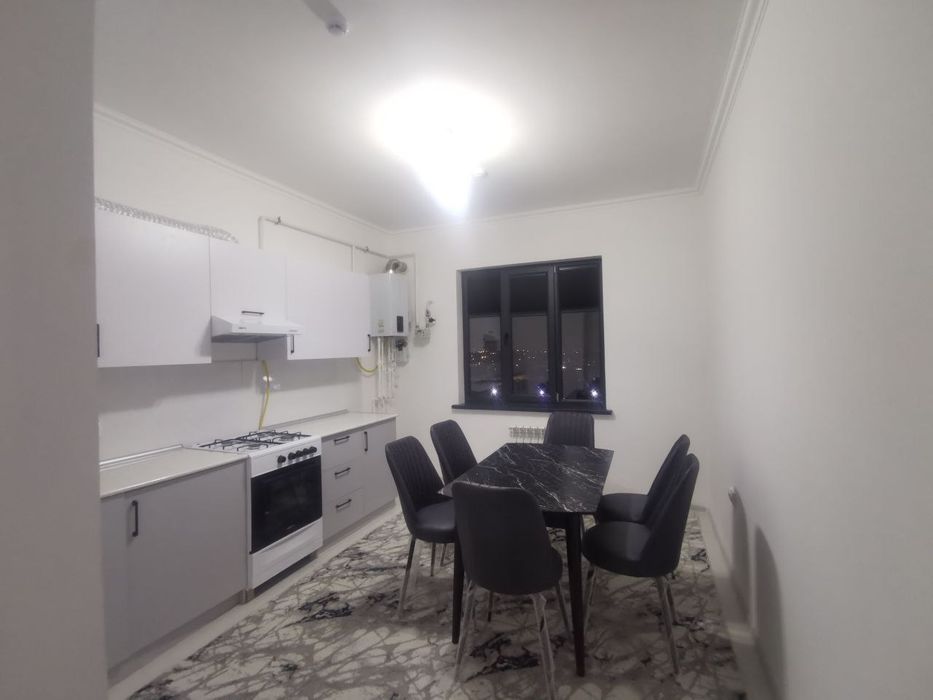 Ўўрикзор бозор ёнида 2-хонали янги ремонт ва янги мебель техникали уй