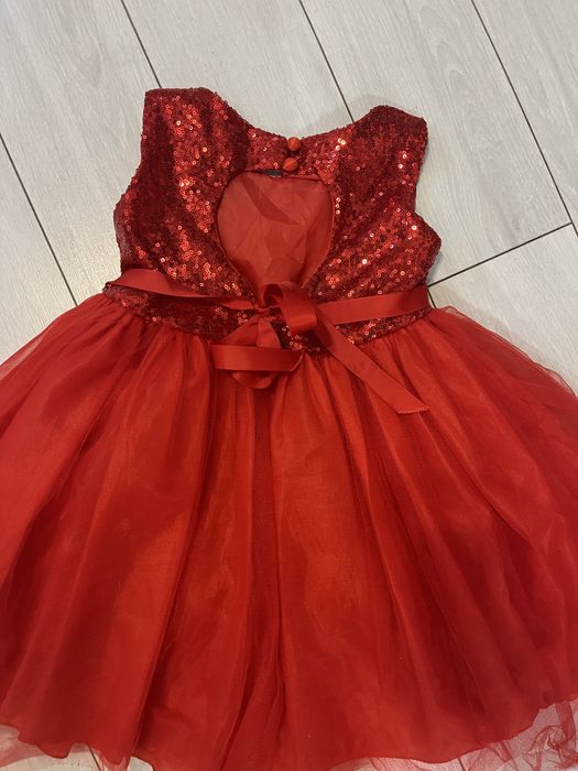 Коледна червена рокля