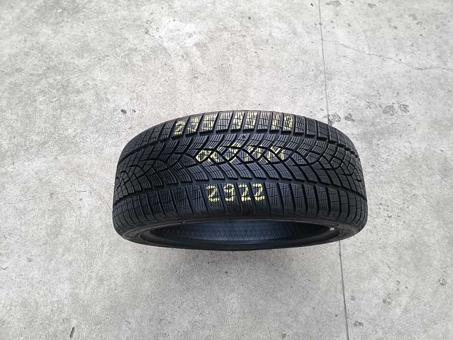 O anvelopa iarna 235 45 19 Goodyear Ultragrip Performance 9 mm 2922