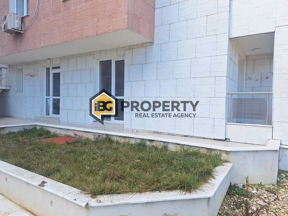 Тристаен апартамент с веранда в град Бяла