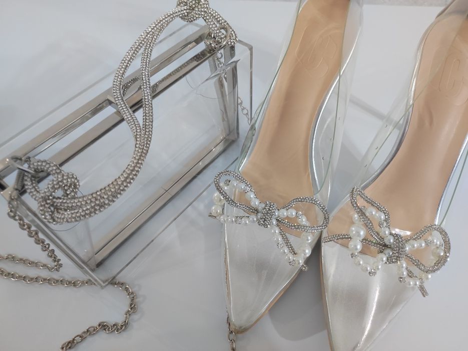 Продам в комплекте шикарное платья