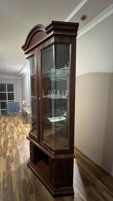 Продам шкаф-витрина (сервант/горка)