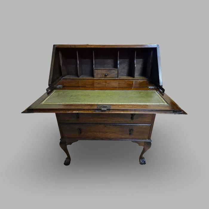 Старинно английско писалище секретер от дъбов масив и естествен фурнир