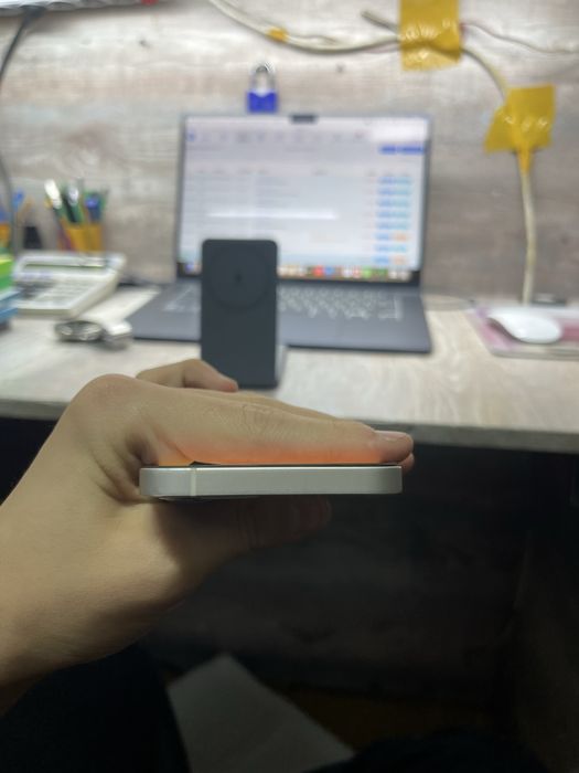 Продам Айфон 12