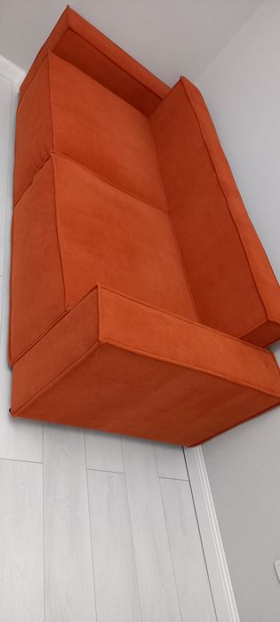 Продаётся диван.