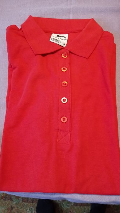 Tricouri pentru femei și bărbați diferite mărimi și culori