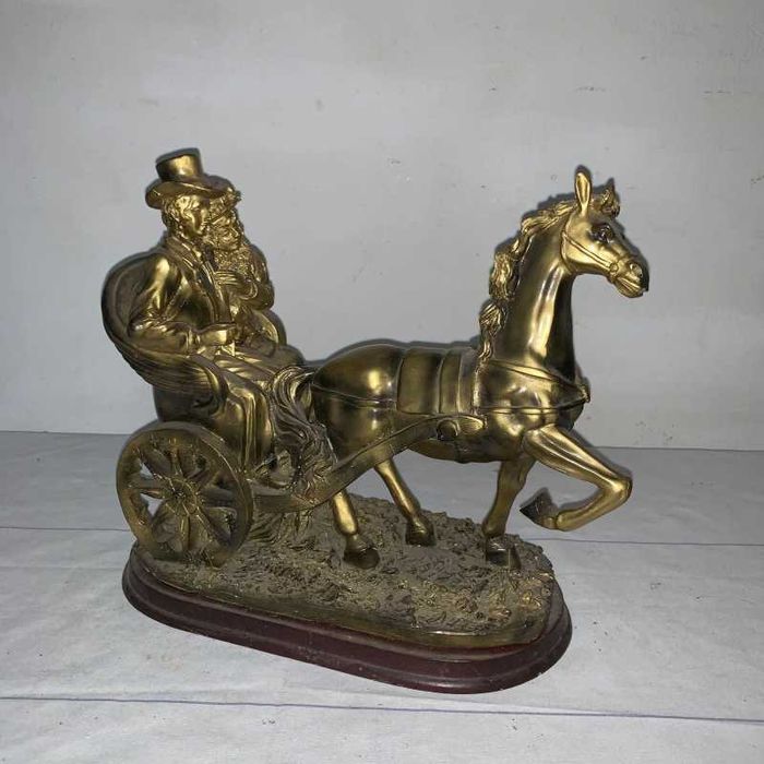 Statuie sareta cu cal