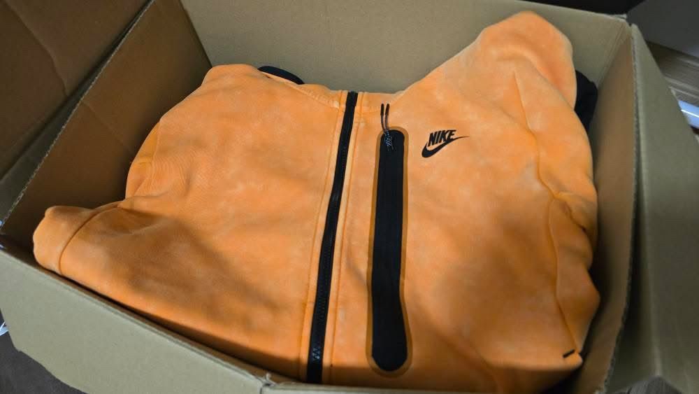 Нови худита и суичъри на Adidas и Nike