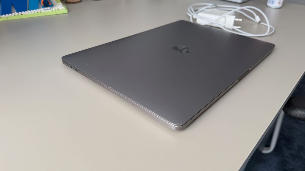 Apple Macbook Pro 15 inch cu touchbar, 2016, i7, 16Gb, 256 SSD