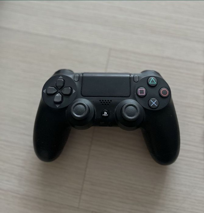 PS4 SLIM 1TB + 4 игровые диски