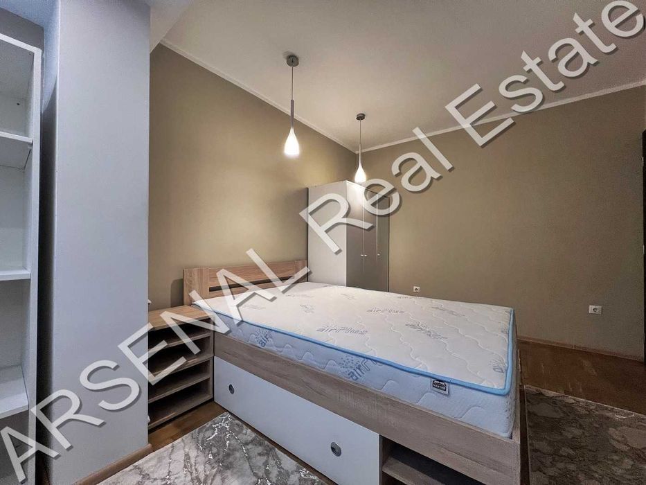 Тристаен апартамент под наем, Иван Вазов