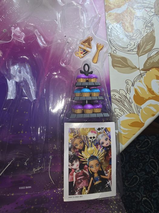 Продам коробки и аксессуары Monster High