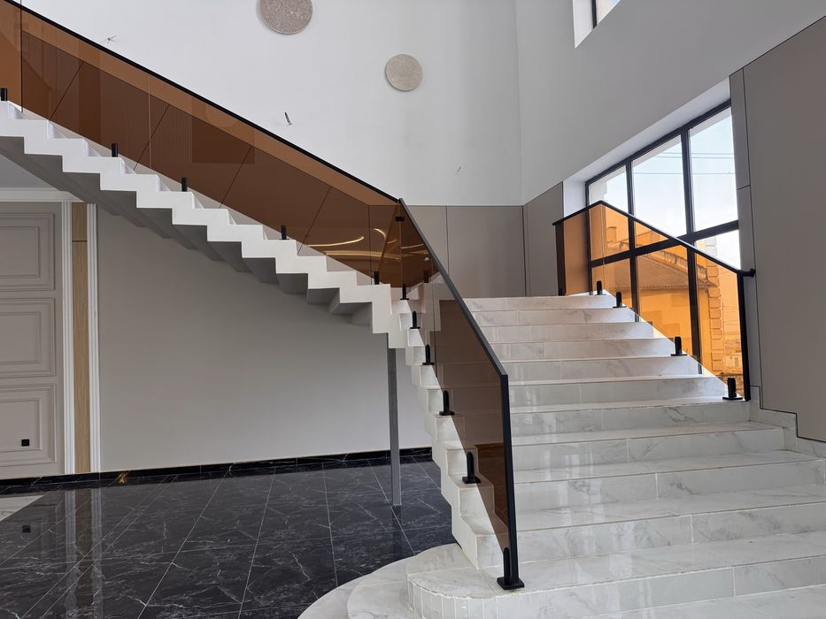 Стеклянная перила!