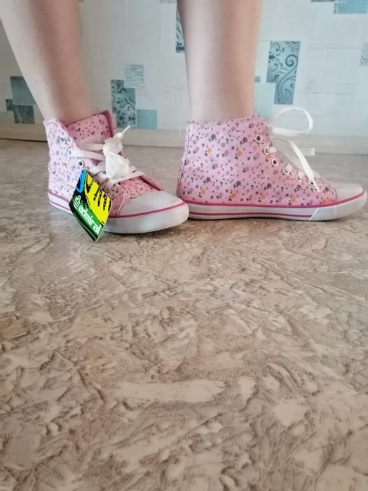 Продам подростковую обувь