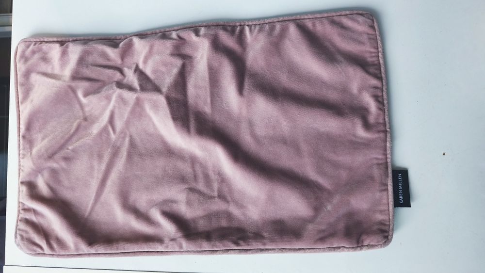 Fata perna decor, culoare roz , material catifelat