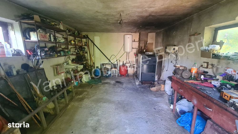 Casă cu lac de pește de vânzare în comuna Nucșoara, județ Argeș.