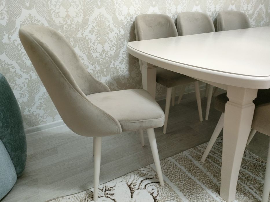 Стол со стульями
