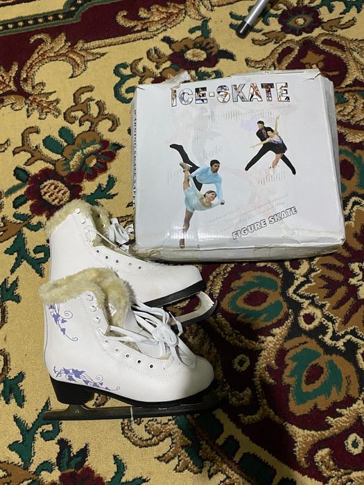 Продается коньки суперсрочно.