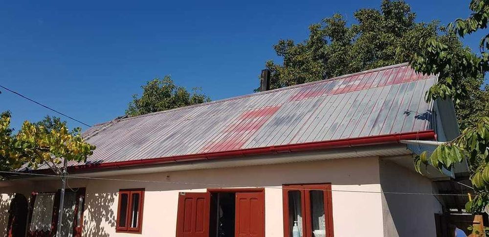 Vopsim orice tip de tabla pe acoperis la casa, garduri, porti si alte suprafete. Diferite culori disponibile.
