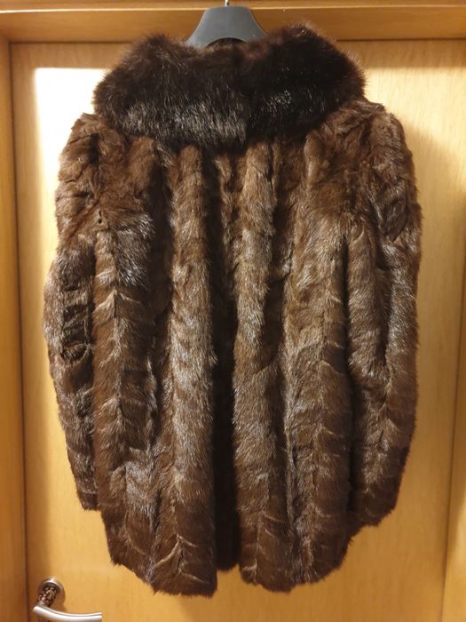 Haina de nurca blana naturala, maro,in conditii bune, marime 42, L.