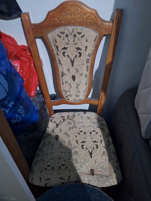 50 som stol sotiladi