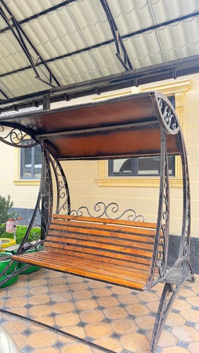 Садовый качели есіктің алдына немесе бақшаға