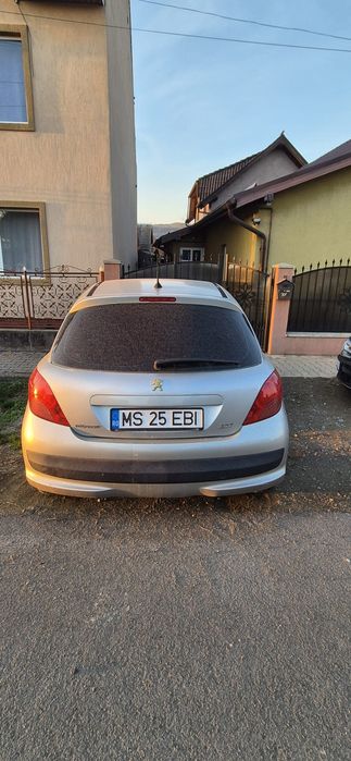 Vând Peugeot 207