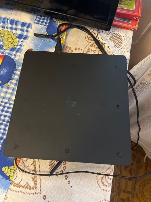 PS 4 slim с два джойстика