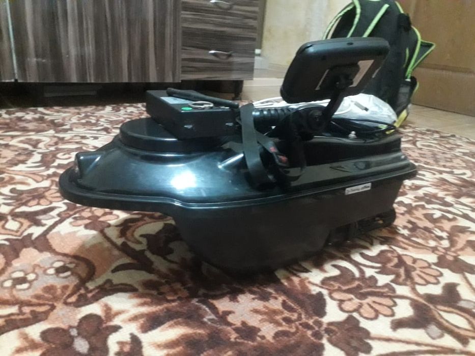 Прикормочная лодка