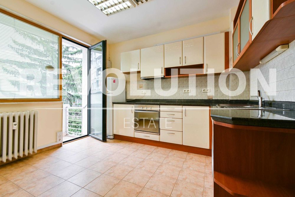 Дава се под наем Тристаен апартамент в София, Център - 90 кв.м за 1200 € - Снимка #1