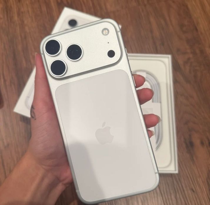 NEW - iphone 17 pro max - US (esim)