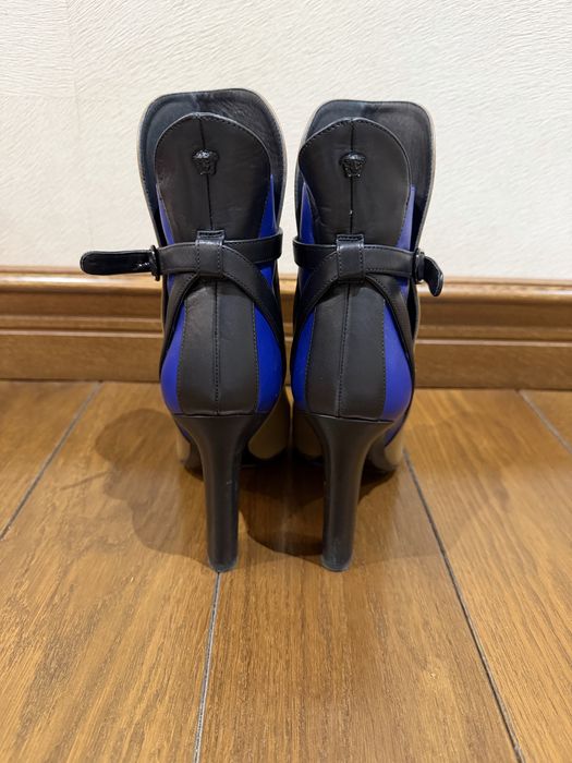 Елегантни боти  Versace с ток