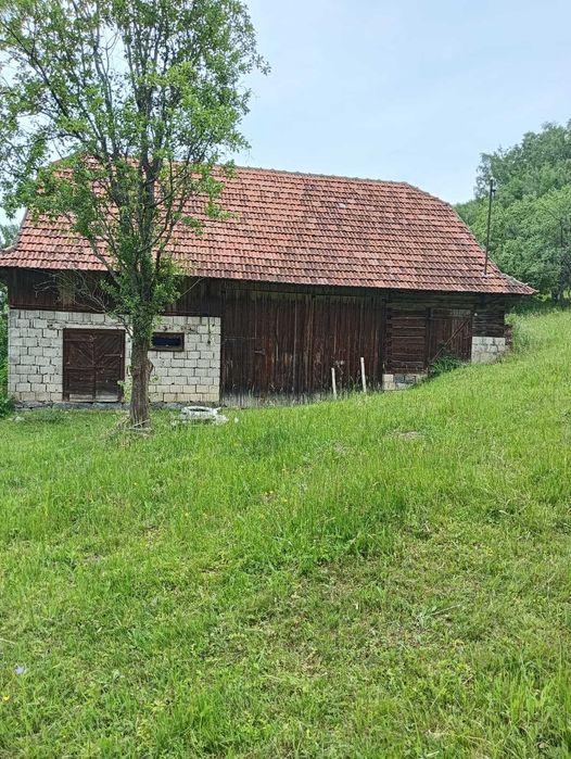 Casă de Vânzare cu teren generos