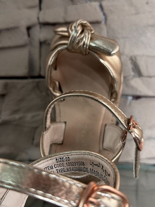 Продам детскую обувь, кроссовки, сандалии, туфли и ботинки для девочек