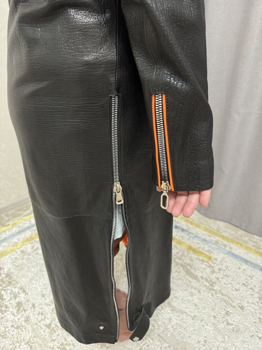 Продам женский кожаный плащ